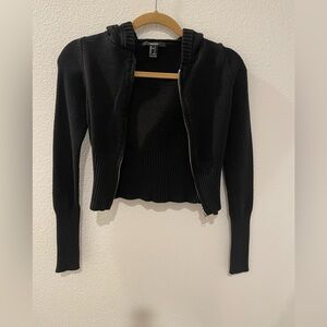 Black zip-up hoodie crop